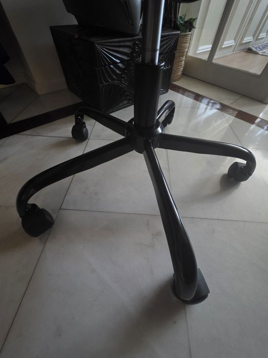 Cadeira secretária nova