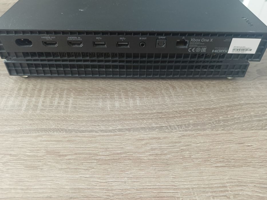 Xbox one x, 2 gry gratis, jeden pad