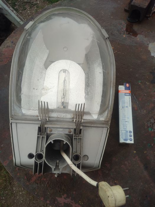 Lampa oświetleniowa uliczna