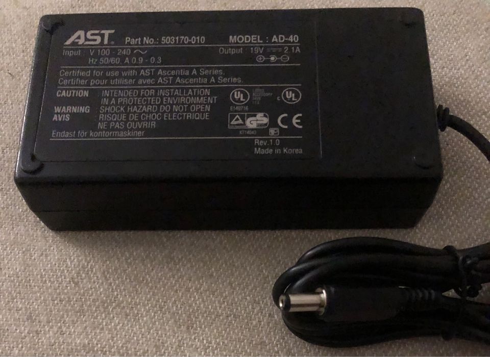 • Zasilacz AST AD-40 | 19V 2.1A