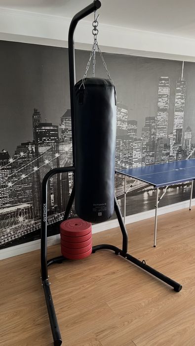 Saco de boxe e suporte