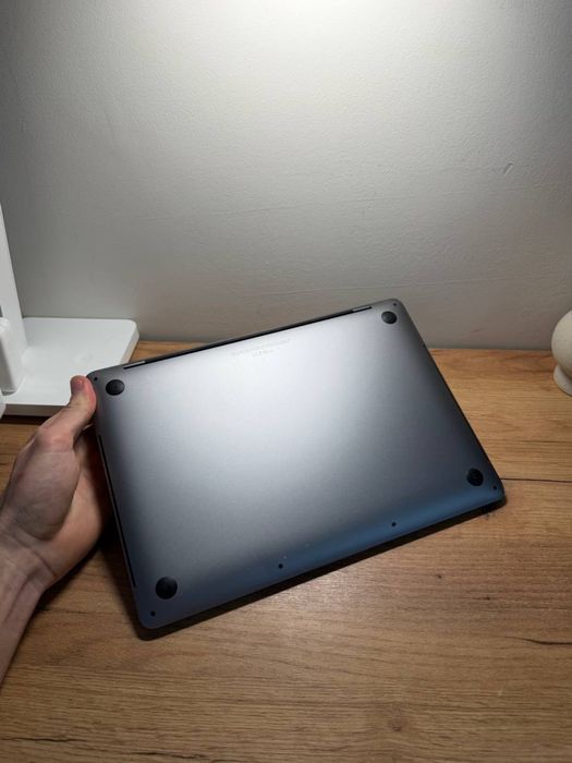 MacBook Pro 13’ 2020 Intel i7 32GB RAM 512GB SSD Gray