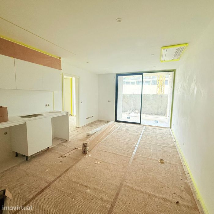 T1 novo com terraço, garagem e ar condicionado  SD/CO