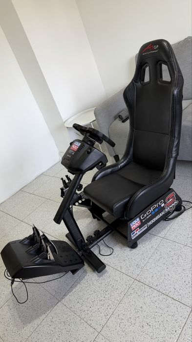 Cockpit PlaySeat + Logitech G29 com volante personalizado