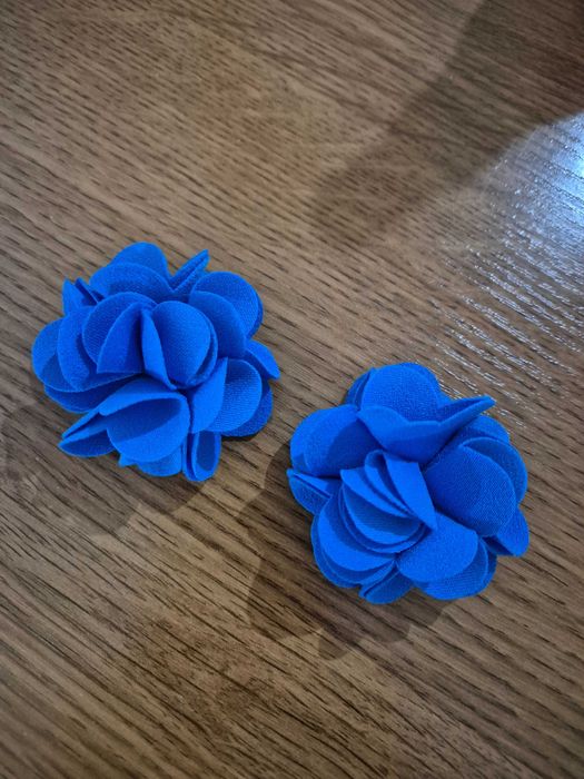 Spinki kwiatki w kolorze chabrowym