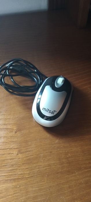 Rato Mitsai preto e cinzento