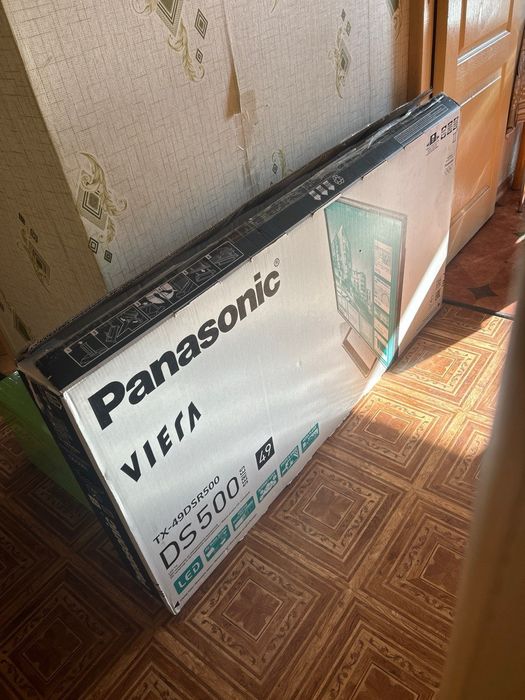 Продам ТВ Panasonic TX-49DSR500