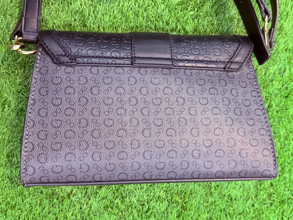 нова сумка Guess