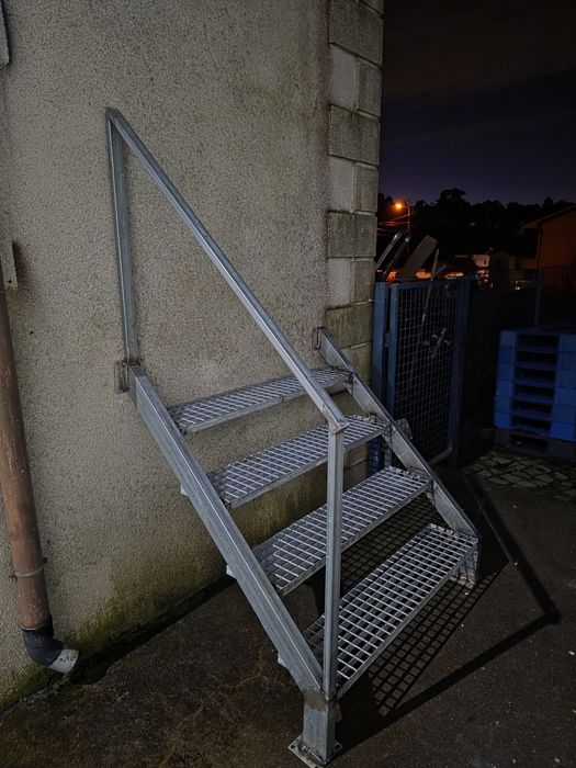 Serviços de Serralharia Ferro  Inox