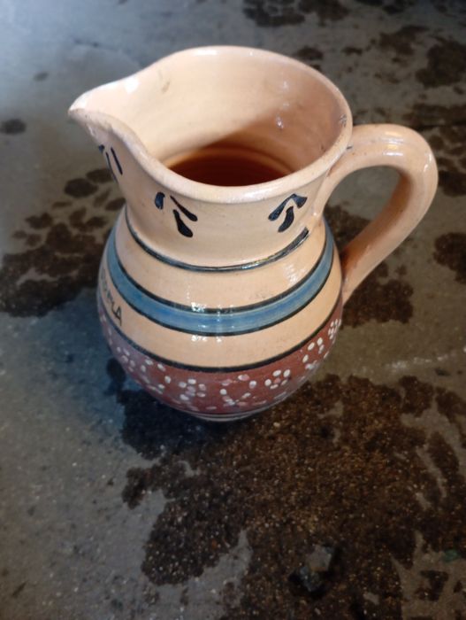 Vendo esta caneca muita bonita bom estado