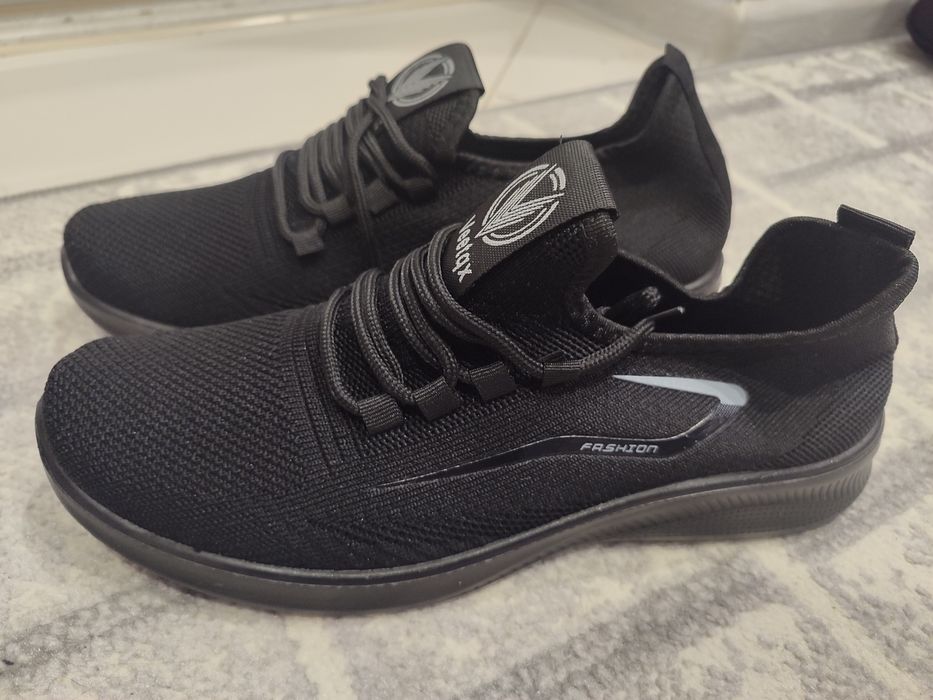 Продам нові кросівки 44 розмір