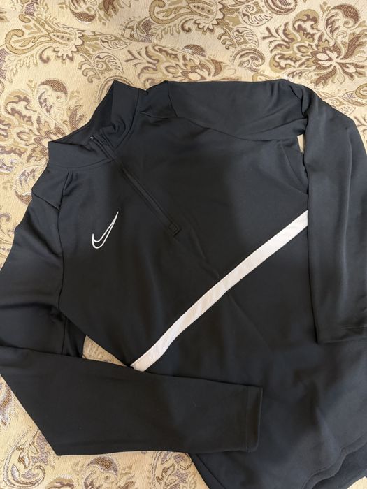 жіночий костюм nike dri-fit  M