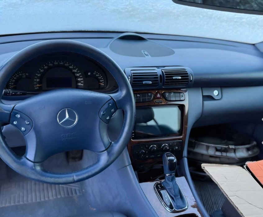 Mercedes  w203  c 240