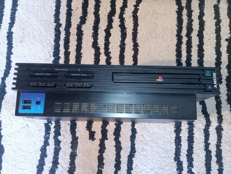 PlayStation 2 muito bem conservada