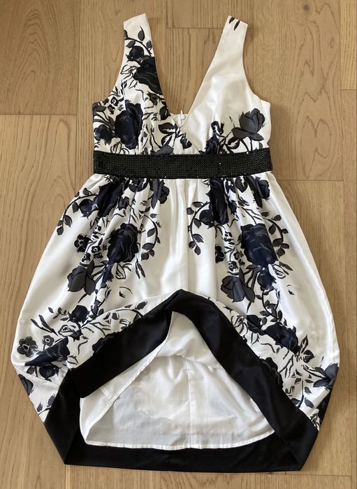 Sukienka biała w czarne kwiaty elegancka Vero Moda r. 38