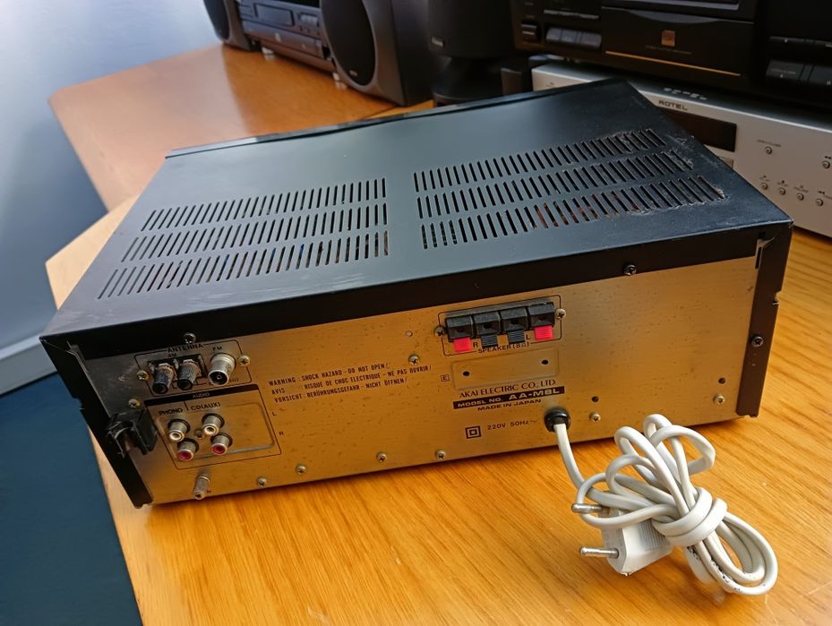 Receiver Akai AA-M8L