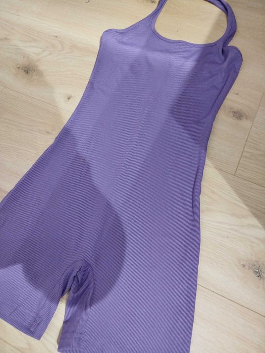 Fioletowy prążkowany kombinezon sportowy – rozmiar S – nowy