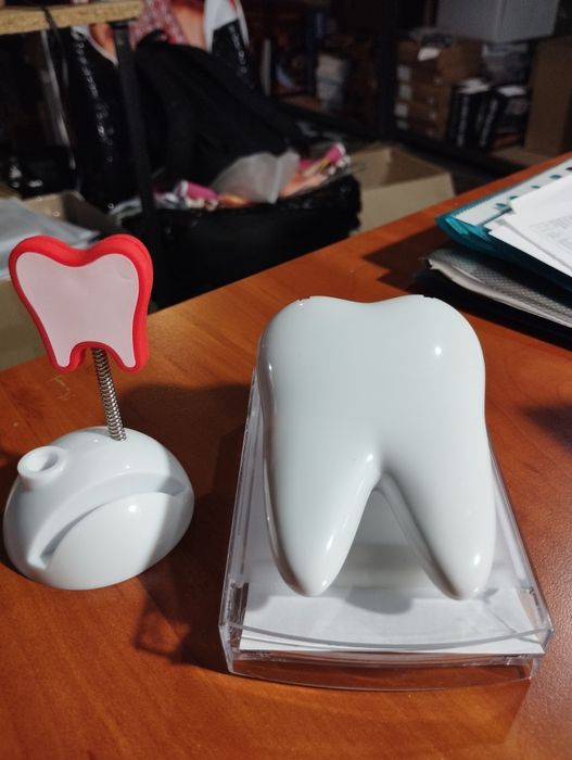 Подставка под визитки и держателем для записок Зуб стоматология