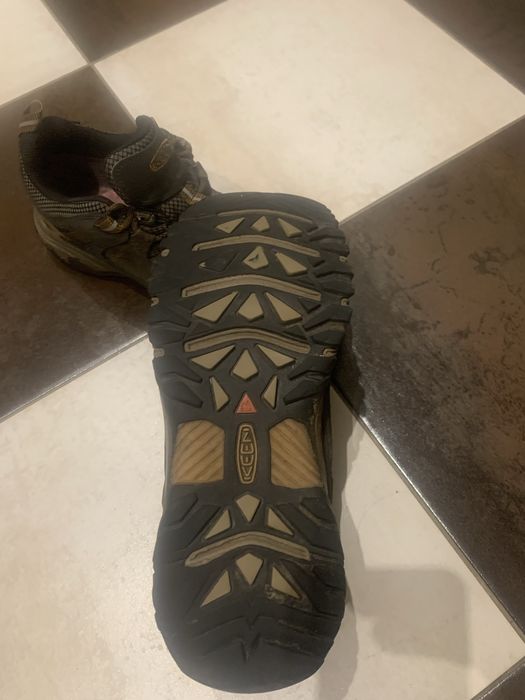 Продам черевики для будівельників KEEN