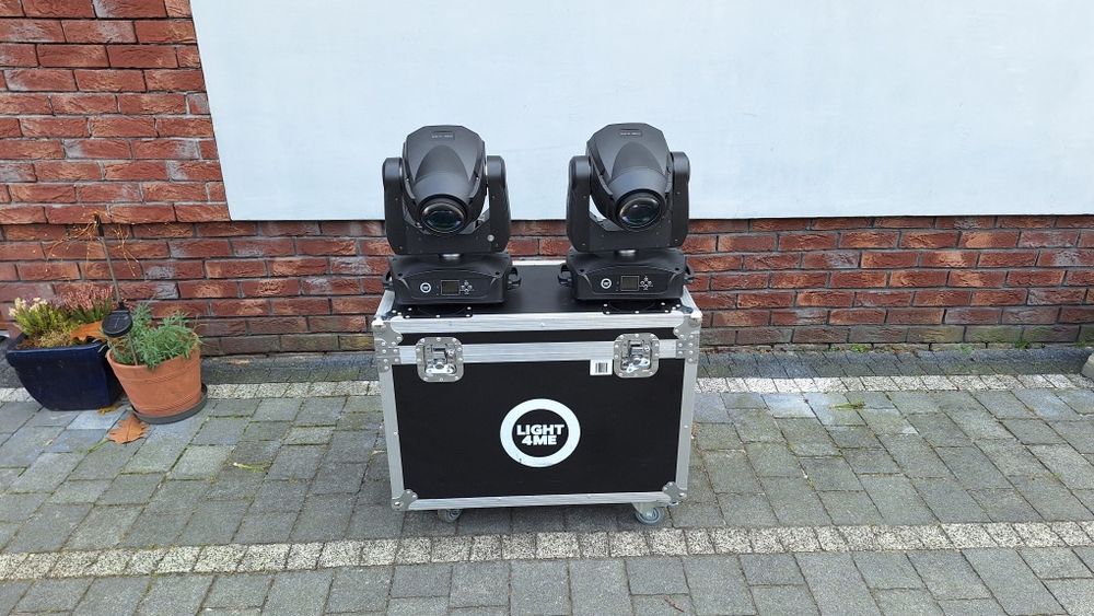 Głowy ruchome 
Light4me Patriot 180 beam + case