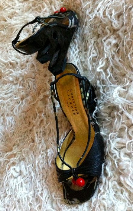 Босоножки Christian Lacroix.