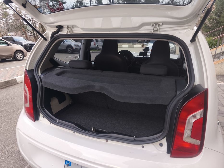 Volkswagen up!  Стильний, компактний, економний, надійний автомобіль