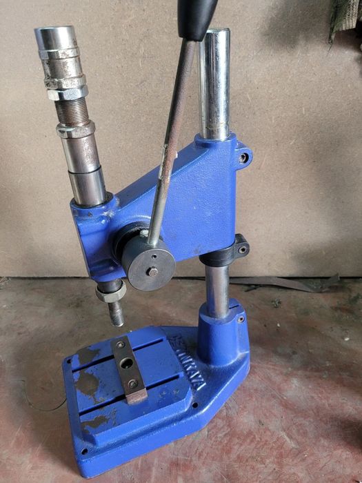 Прес для люверсов