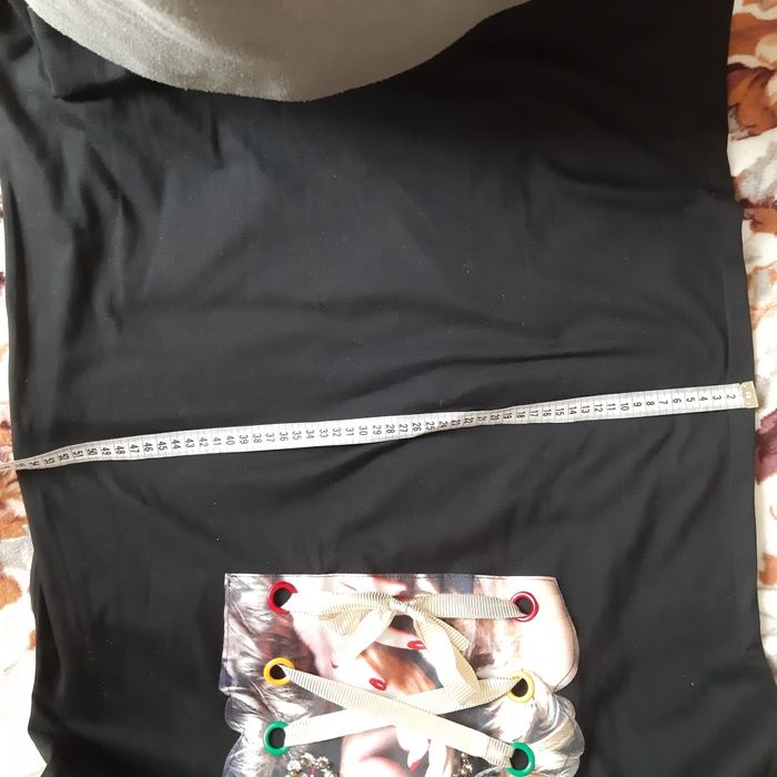 Чорна сукня з аплікацією