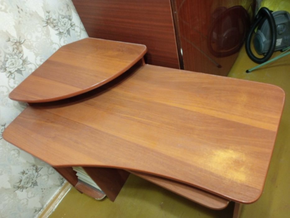 Стол компьютерный письменный для школьника, студента