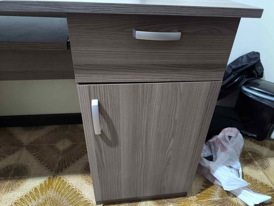 Mesa de escritório em ótimo estado