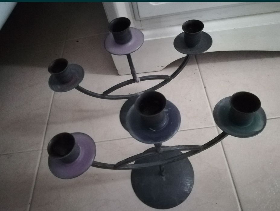 2 Candelabros metálicos