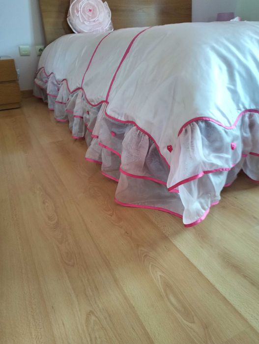 Colcha e cortinas de criança