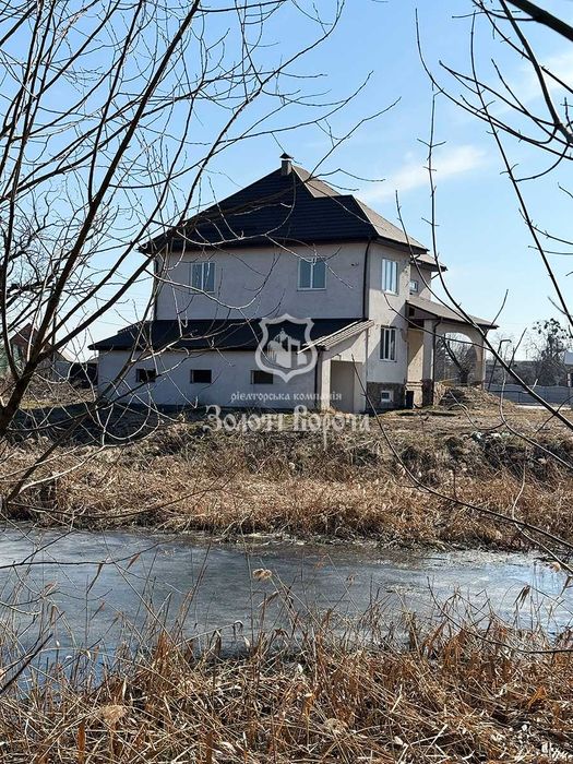 Будинок, 2 поверхи, ділянка — 0,8 га. с. Гавронщина, Макарівський р-н