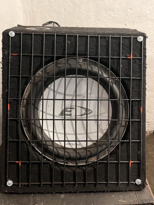 Автомобільний сабвуфер Alpine 800w