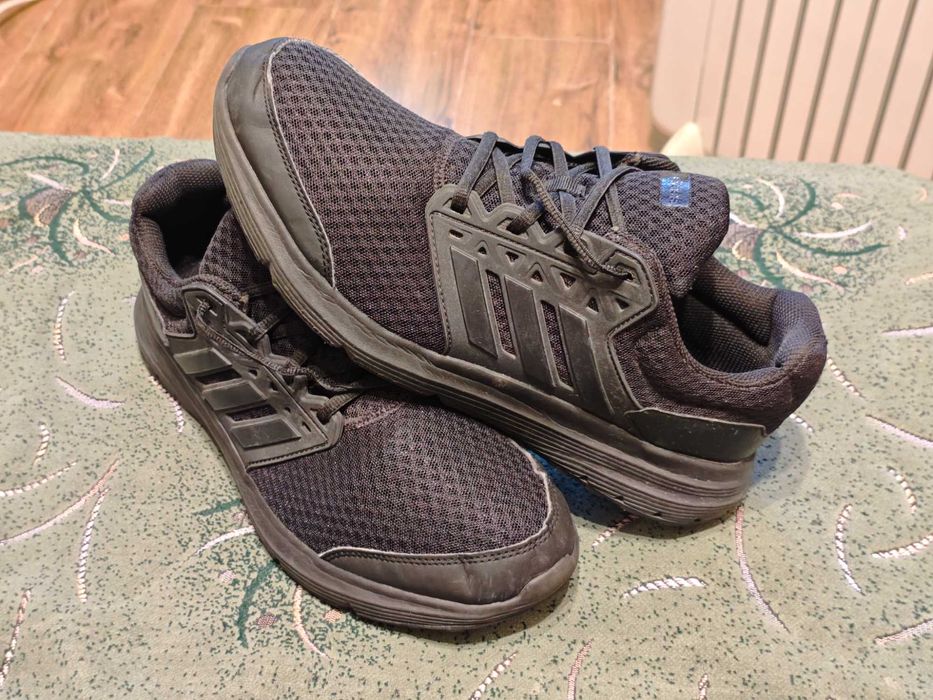 Кроссовки Adidas (оригинал) фирменные размер-44 стелька- 28см.