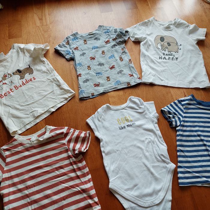 4 tshirts + 1 body para bebé - tamanho 74 (9meses)