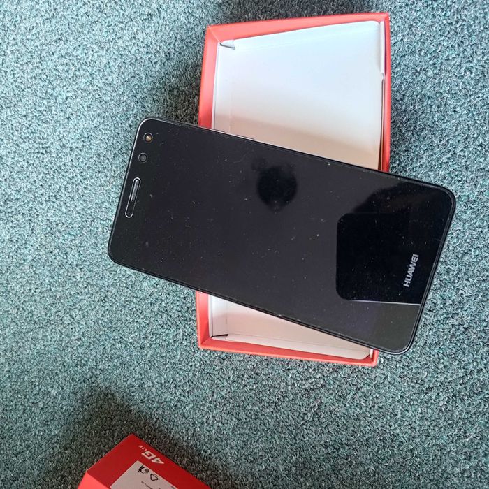 ### Telefon Huawei Y6 2017 ###