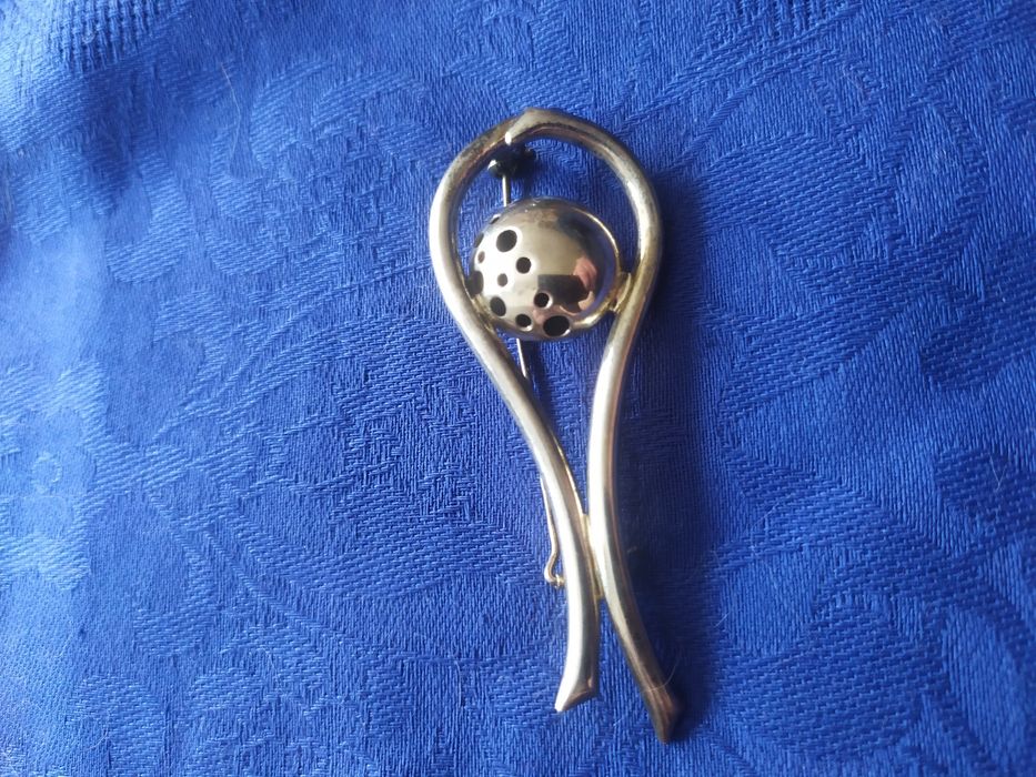 Srebrna stara broszka