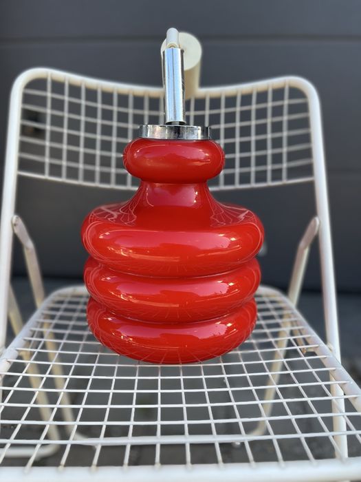 Czerwona lampa wiszaca vintage space age bauhaus