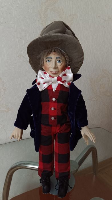 Цена снижена!Виниловая  кукла "Безумный шляпник"