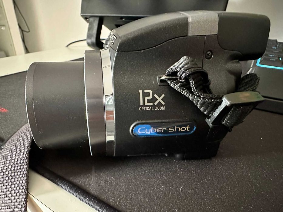 Sony Super SteadyShot DSC-H5 como NOVA