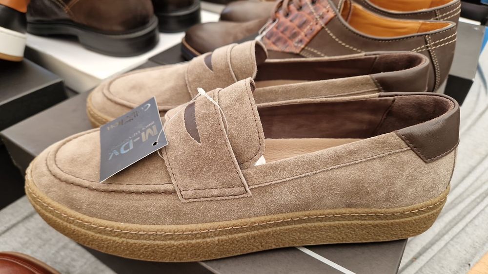 Tenis formal em camurça