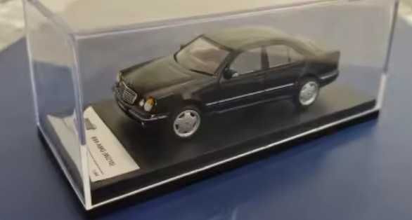 Машинка игрушка модель Mercedes AMG E 55 (210)