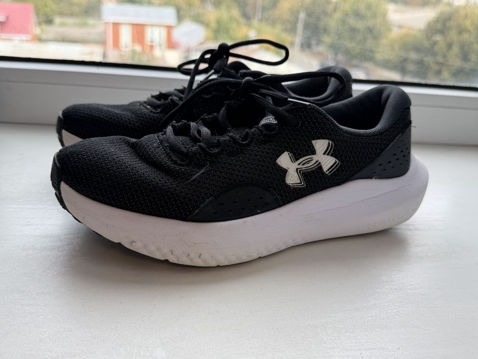 кросівки Under Armour Charged Surge 4