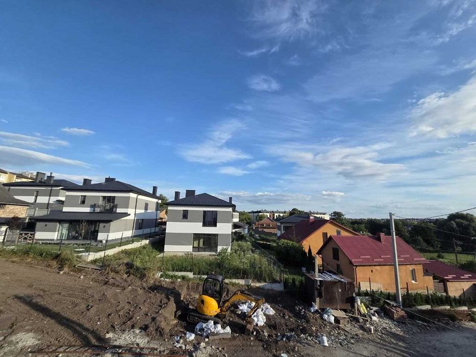 Сучасний таунхаус біля Сихова в с. Зубра — власний будинок замість квартири