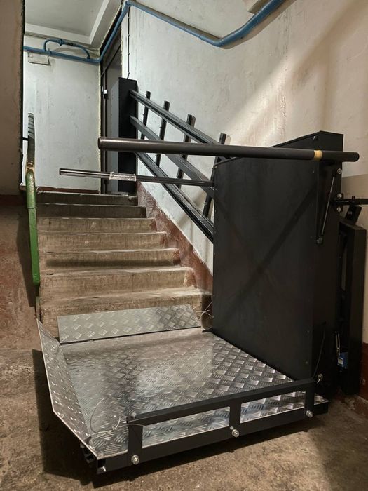 Похилий підйомник для маломобільних груп населення