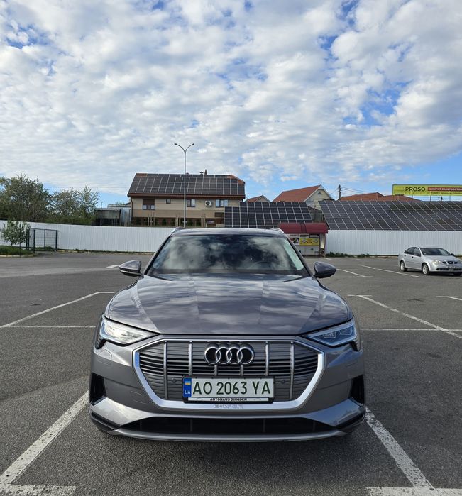 Продаж AUDI e-tron 55 Quattro / 95 кВт / Full-Led digital Matrix
2020