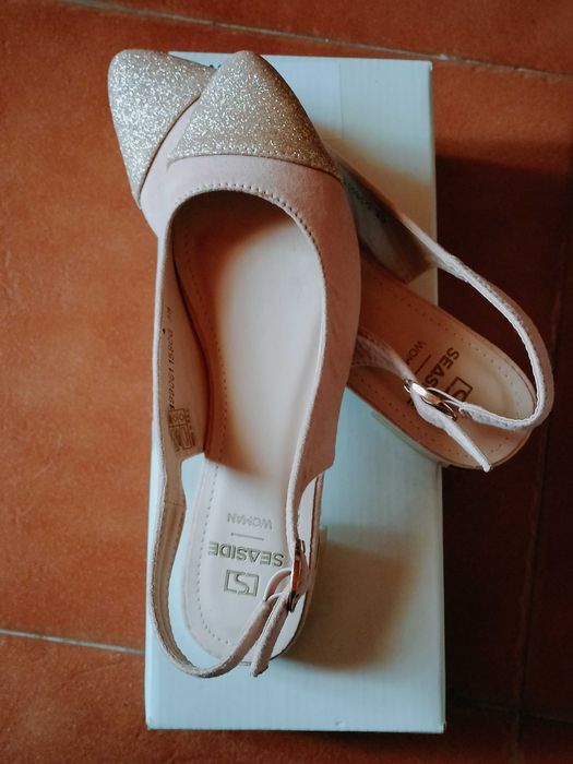 Sapatos rasos abertos