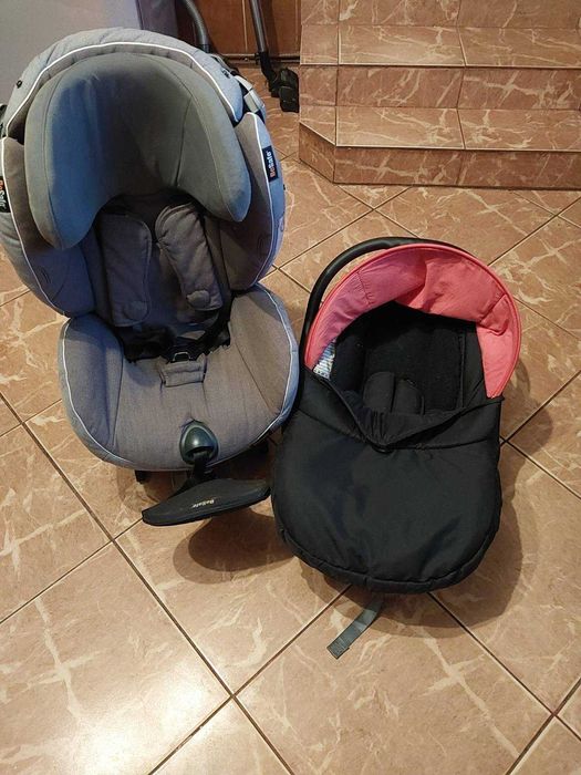 ,Продам 2 детячі крісла в машину. Ціна за 2.