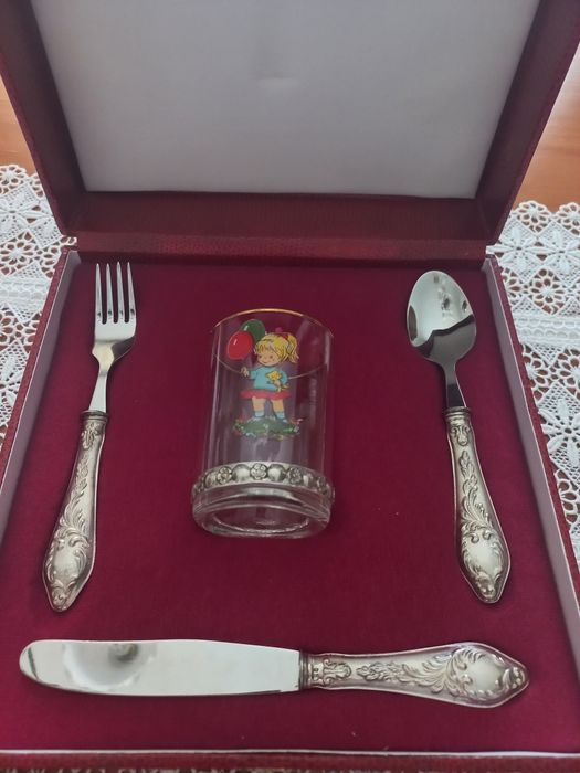 Talher de criança com cabo em prata + copo menina